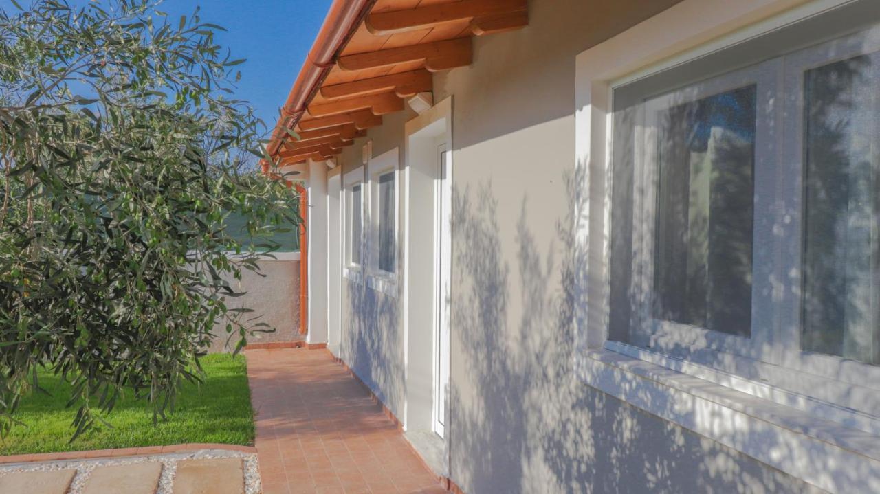 Spitakia-Cozy & Comfy Apartments 10Minutes From The Airport Artemida  Bagian luar foto